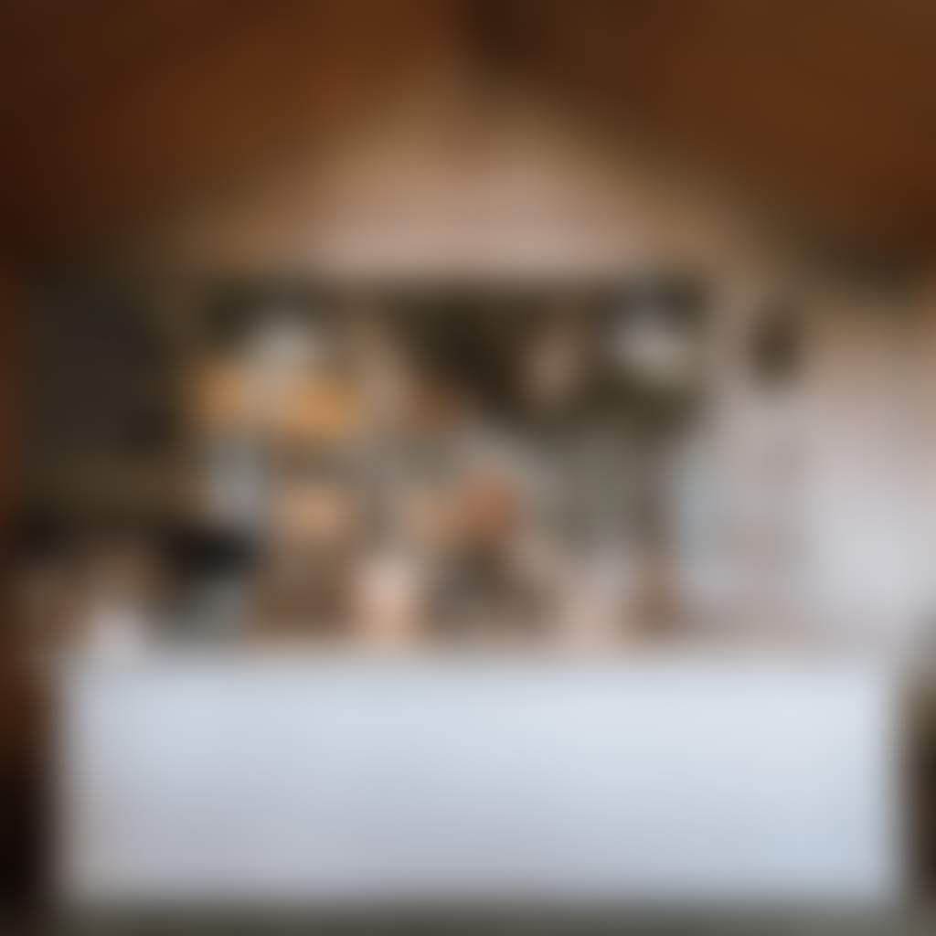 Kyneton Ridge Estate Cellar Door bar 1